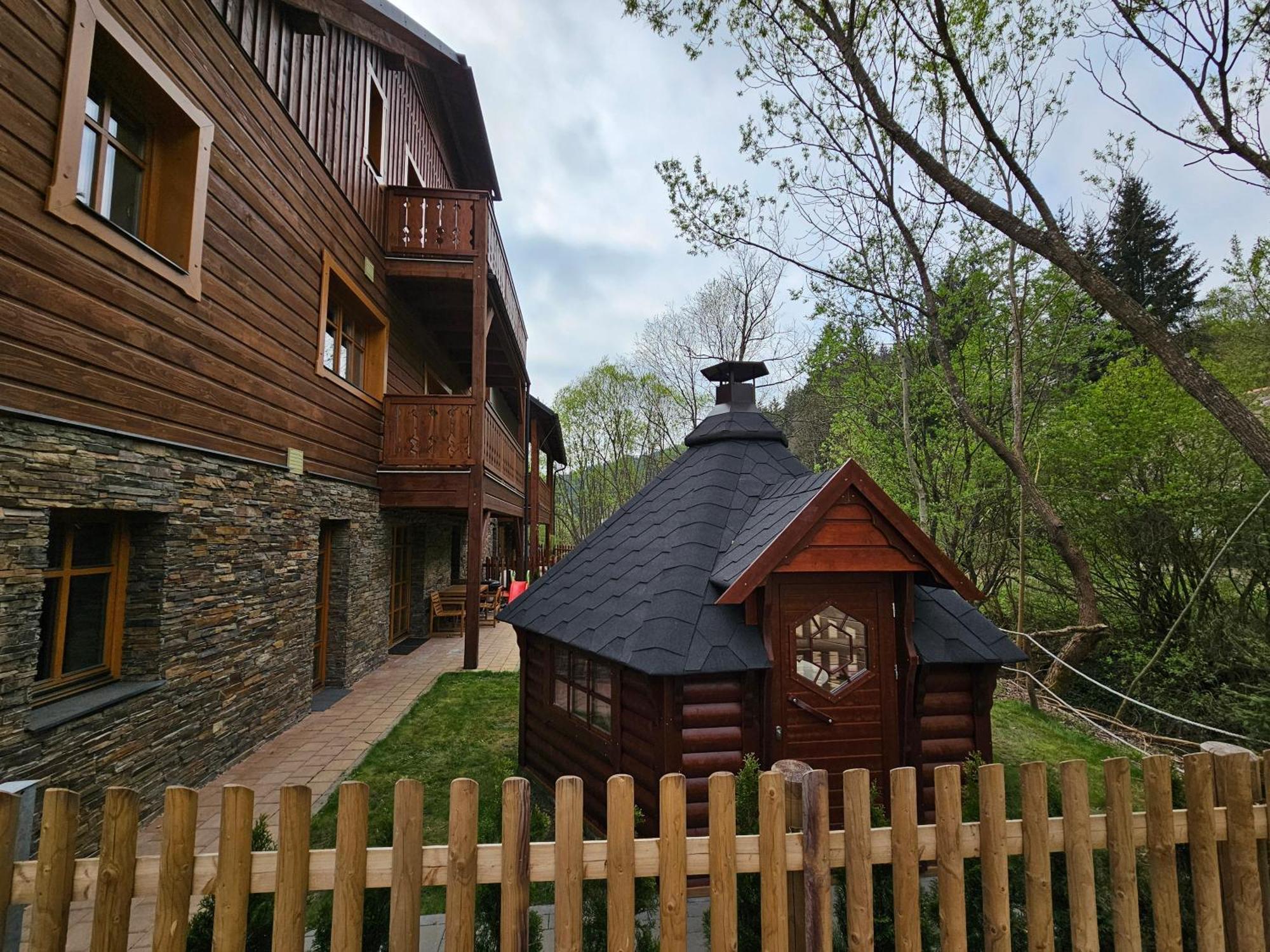 Apartmany Jezerne Velké Karlovice Dış mekan fotoğraf